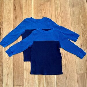 3/$15 TWIN ALERT - Two Cat & Jack Two Toned Blue Thermal